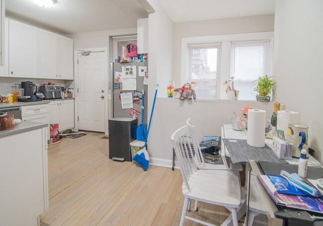 Photo - 3656 W Eddy St Unit 1