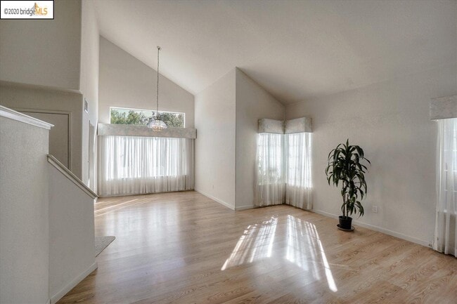 Photo - 4973 Ridgeview Dr