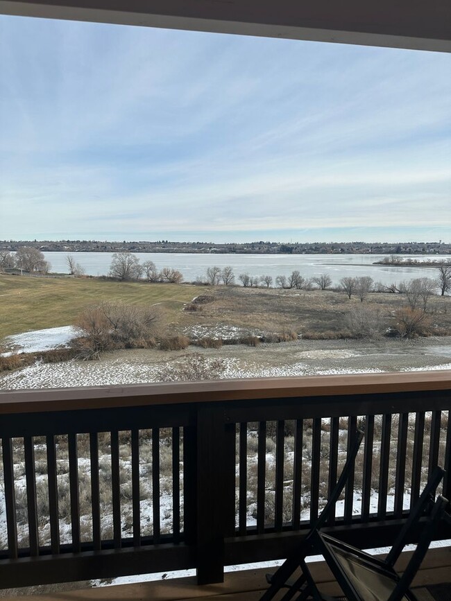 Beautiful Lake Front Condo FULLY FURNISHED - Beautiful Lake Front Condo FULLY FURNISHED Unit 903