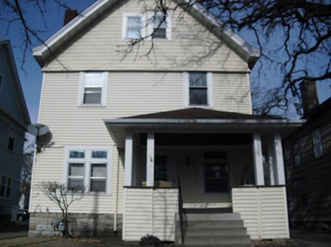 Building Photo - 1115 4th St SE Unit House