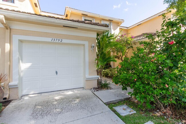 13792 Creston Pl