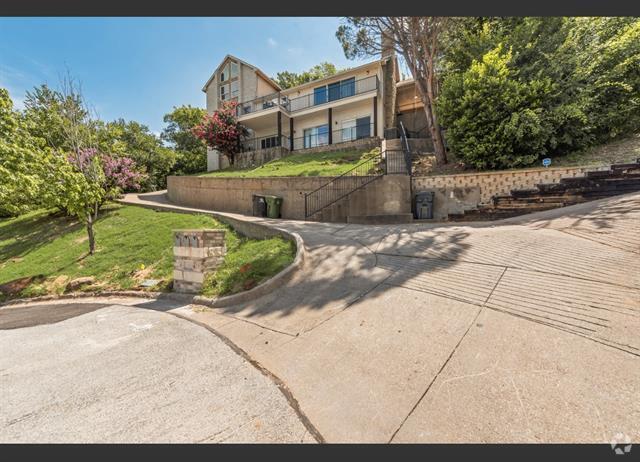 Building Photo - 1803 Old Oak Dr Rental
