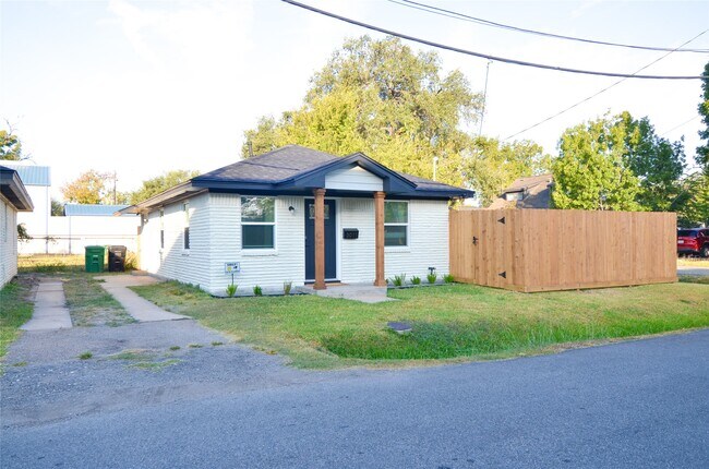 Photo - 3011 Columbia St