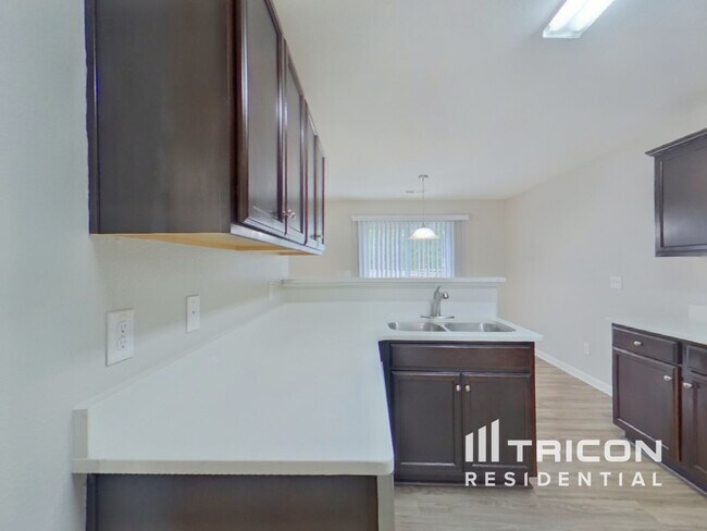 Photo - 750 Chariot Way