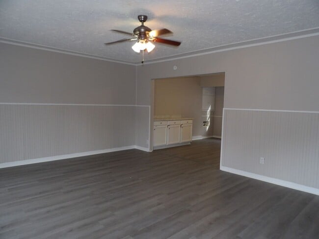Photo - 204 E Adams St