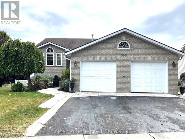 Photo - 590 Arbour Crescent