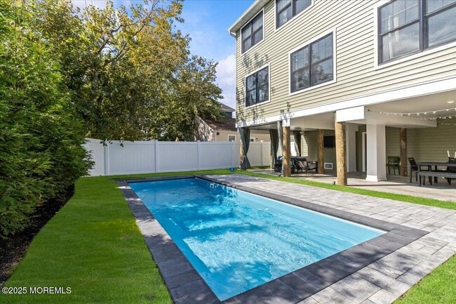 Photo - 1608 East St