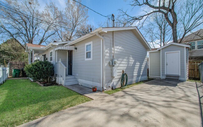 Photo - 806 E 33rd St