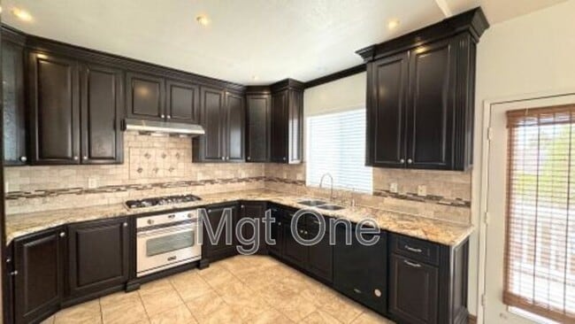 Photo - 1067 Regina Way