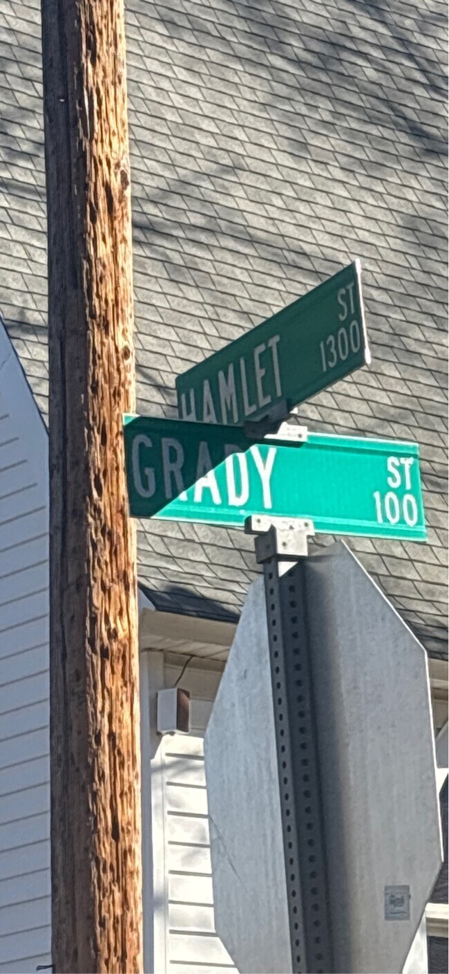 Photo - 206 Grady St