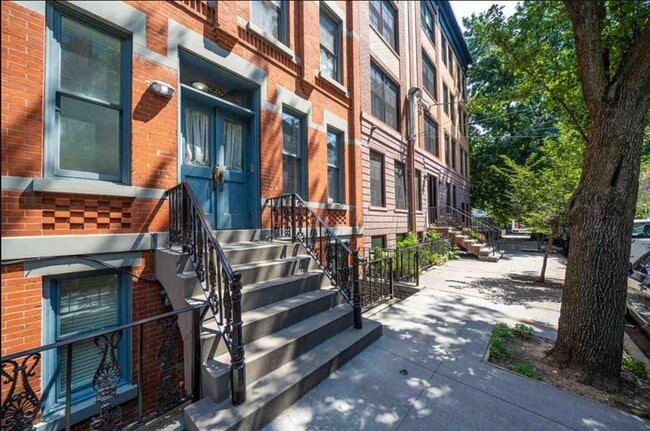 Building Photo - 226 1st St Unit BA