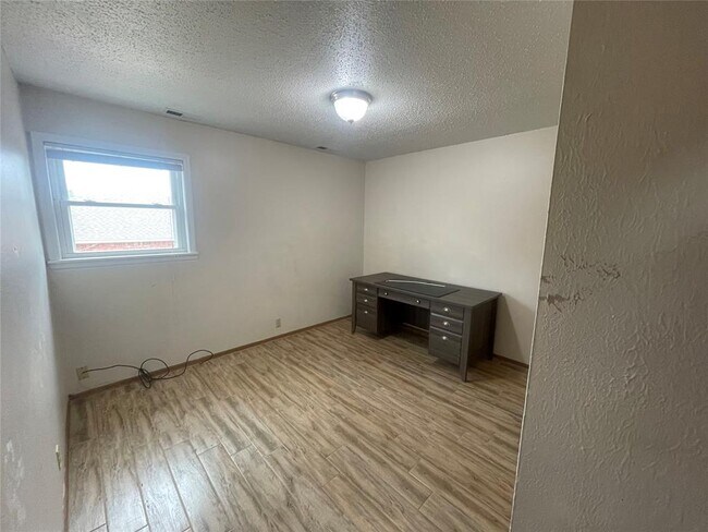 Photo - 716 N Elm St