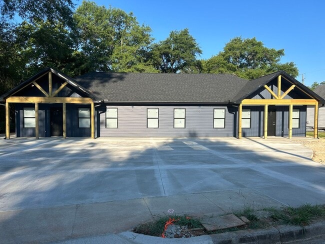Building Photo - 526 Gadsden Rd NW Unit 1