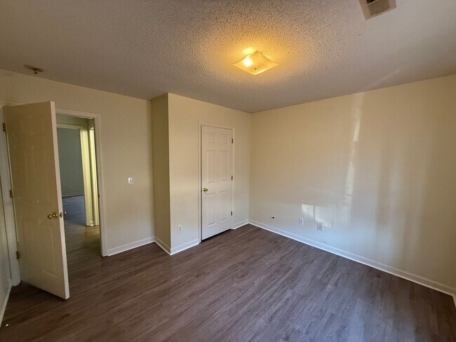 Photo - Two bedroom, 1 bath apartment in Graham (Park Place Apts) Unidad H