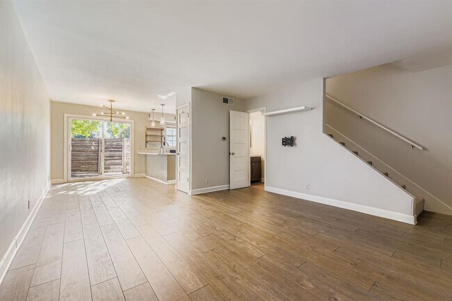 Photo - 7801 Shoal Creek Blvd Unidad 135