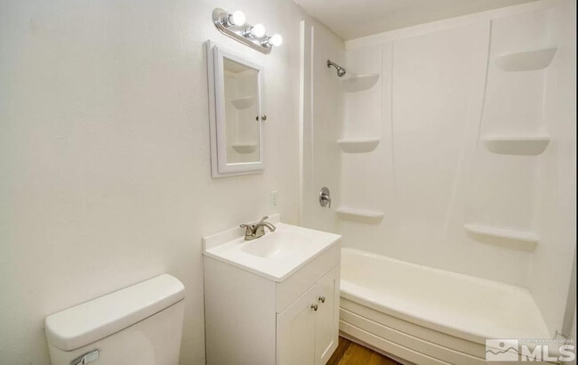 Photo - 775 Moran St Unidad #4