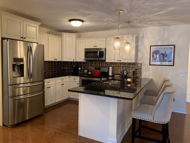 Photo - 110 Paddock Cir