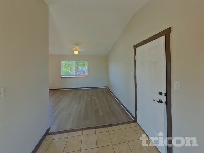 Photo - 7325 Woodstock St