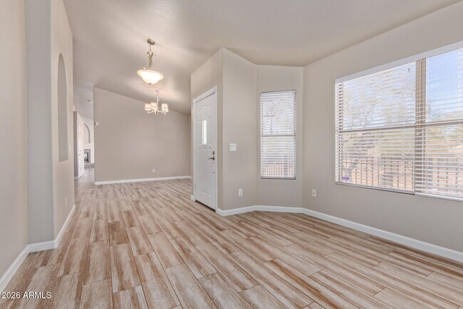 4607 E Abraham Ln