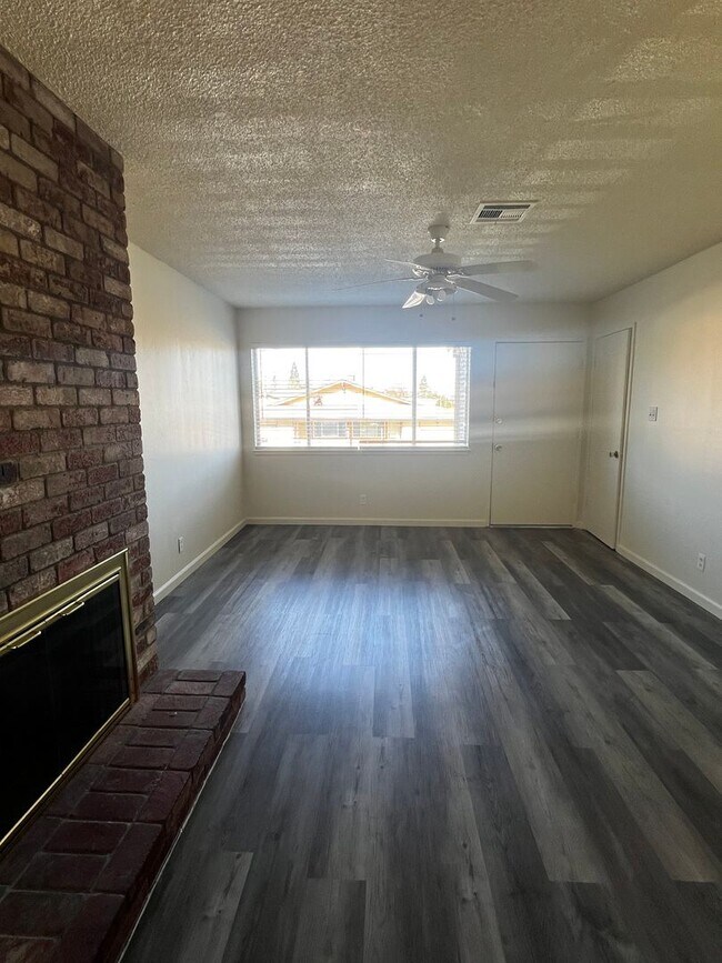 Photo - 5335-37 CASTLE STREET Unit 5335 CASTLE STREET