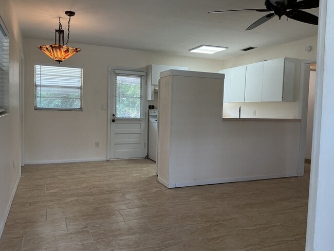 Photo - 2BR Home Near Merchants Walk, Walmart & Polk Parkway