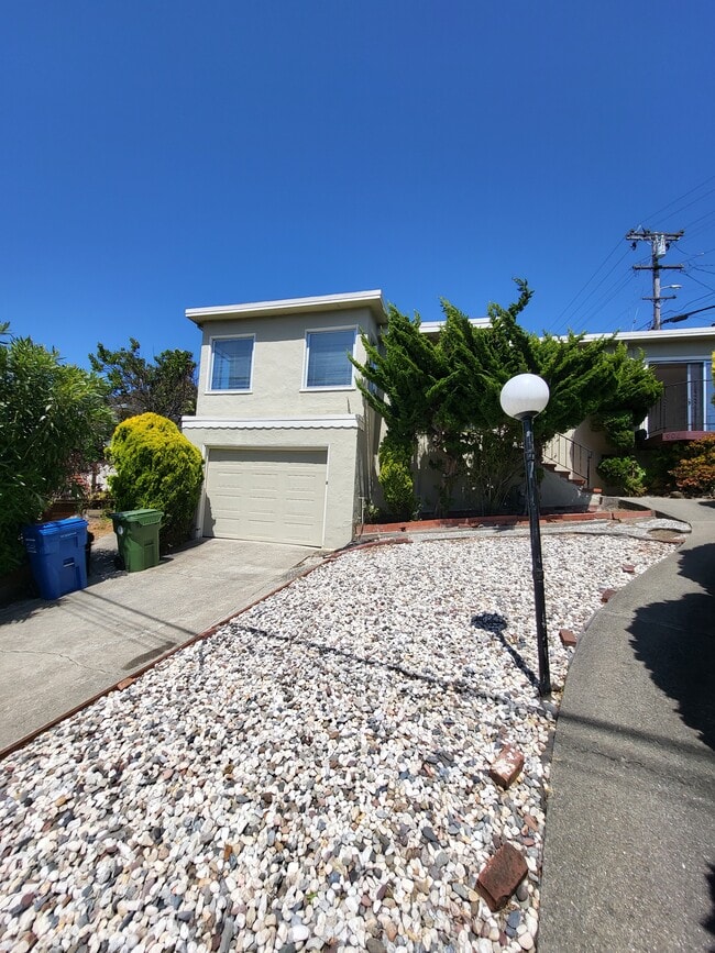 Photo - 906 Balra Dr House