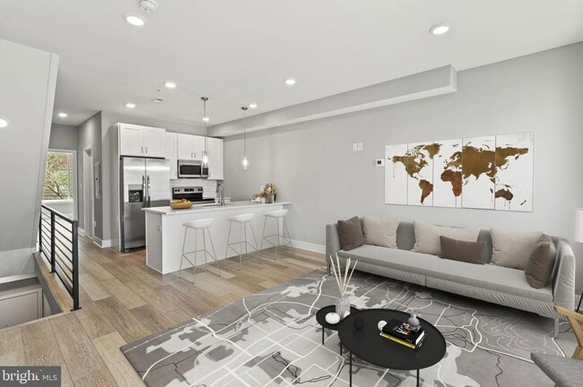 Building Photo - 2112 N 8th St Unit 2