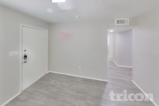 Photo - 3221 Edgebrook Dr