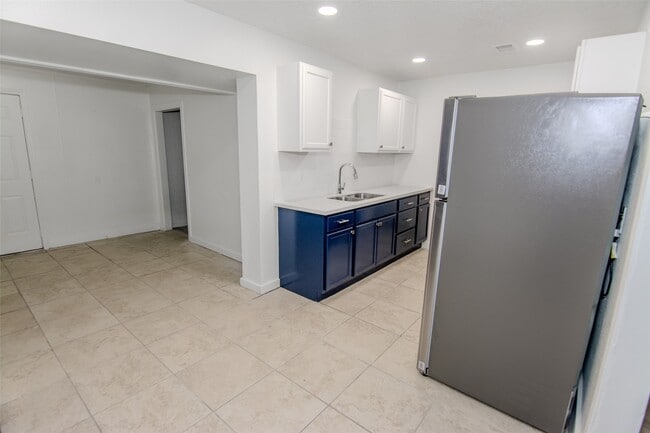 Photo - 2120 Godfrey St