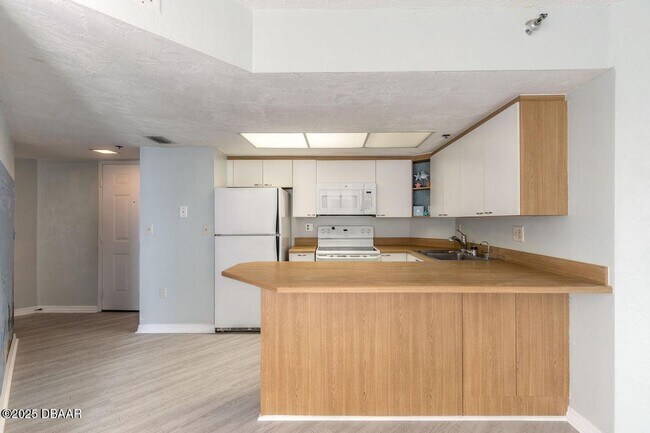 Photo - Coastal Living meets convenience in the He... Unit 803