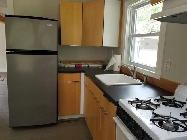 Photo - 980 Careswell St