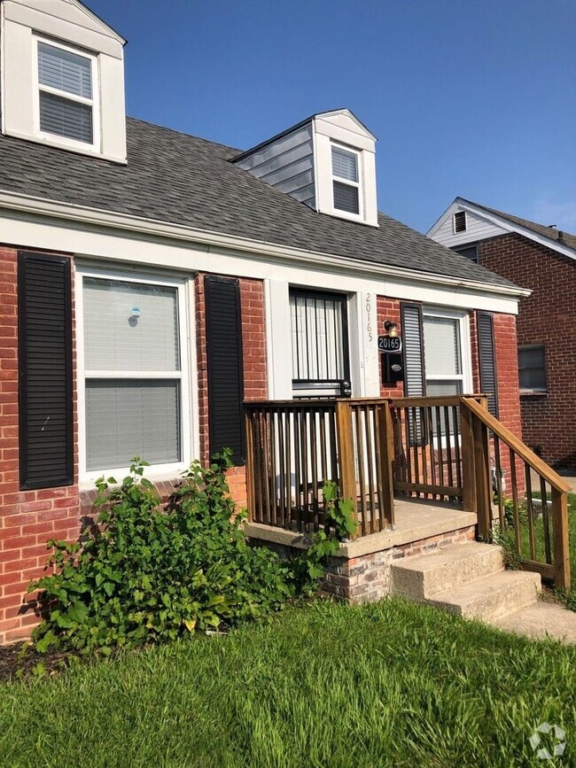 Building Photo - Renovated 3-Bedroom Home – We Welcome Sect...