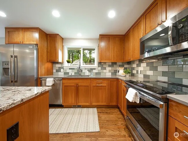 Photo - 12561 Roosevelt Way NE