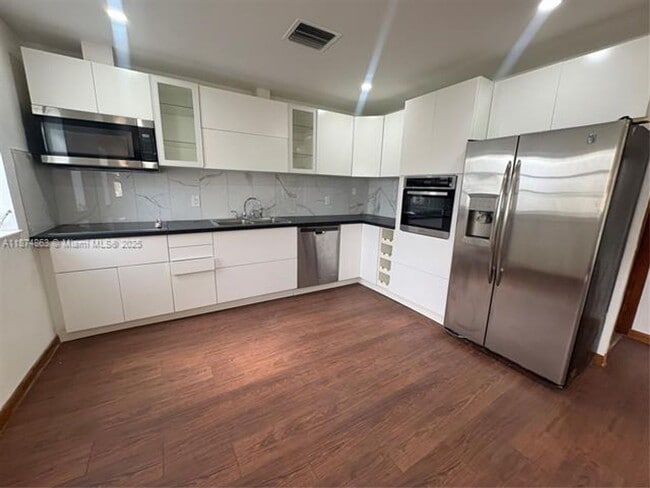 Photo - 3291 SW 25th St Unidad 3291 SW 25th St  2