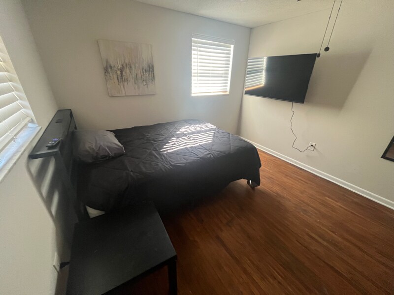Photo - 740 Jenkins St