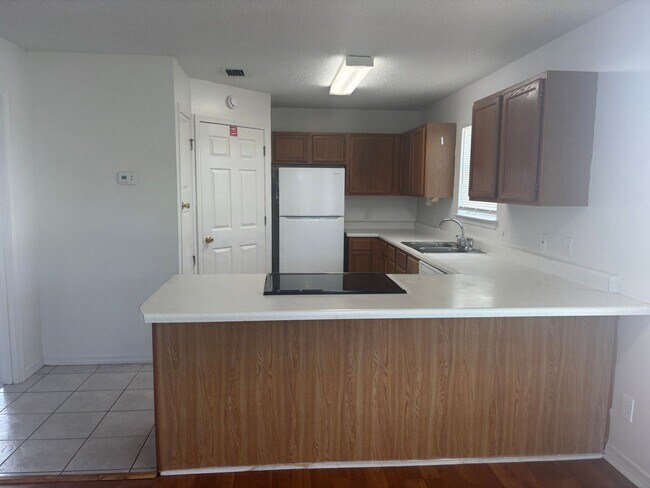 Photo - 565 Florosa Ct