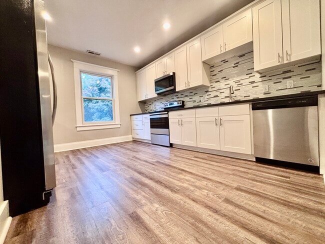 Kitchen - 718 NW 21st Ave Unidad B