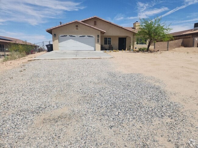 Building Photo - Beautiful 3 Bedroom 2 Bath! Rental
