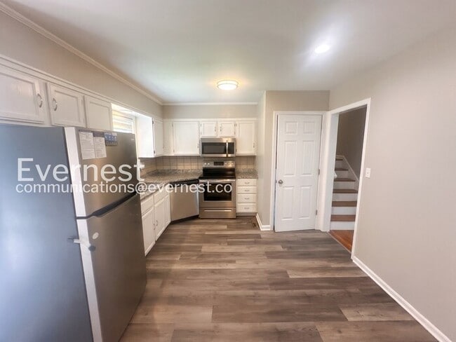 Photo - 6100 E 109 St
