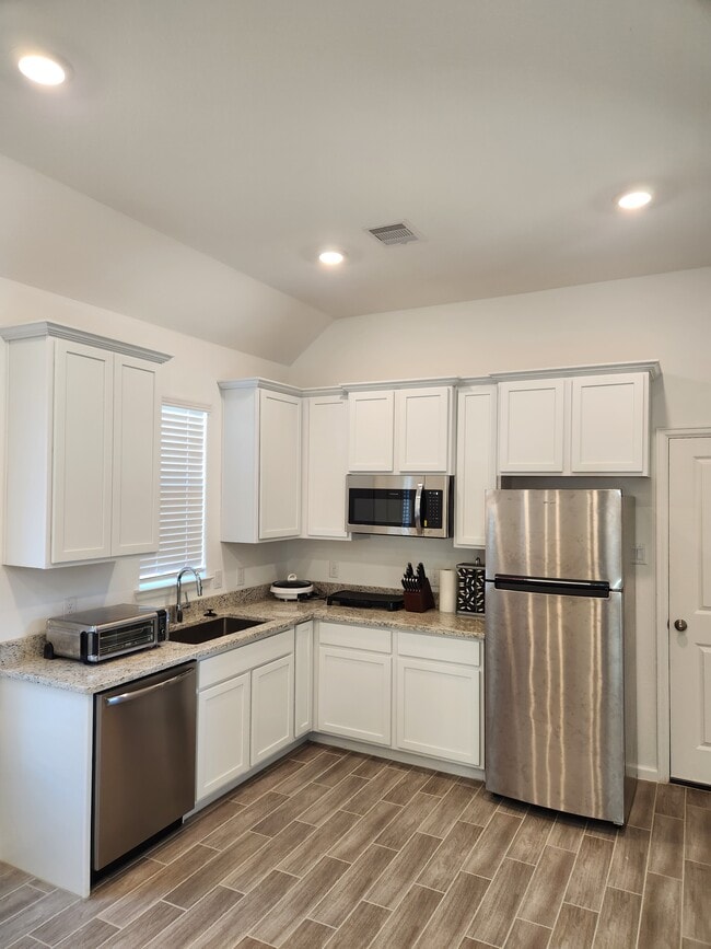 Kitchen - 11202 Alpenhorn Pl Unidad B