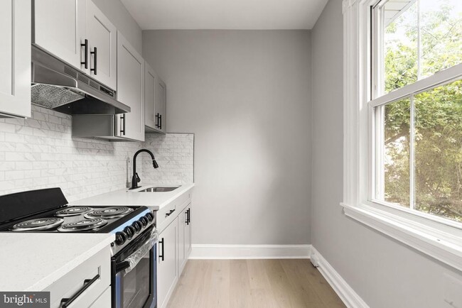Building Photo - 216 Collingdale Ave Unit 3 Rental