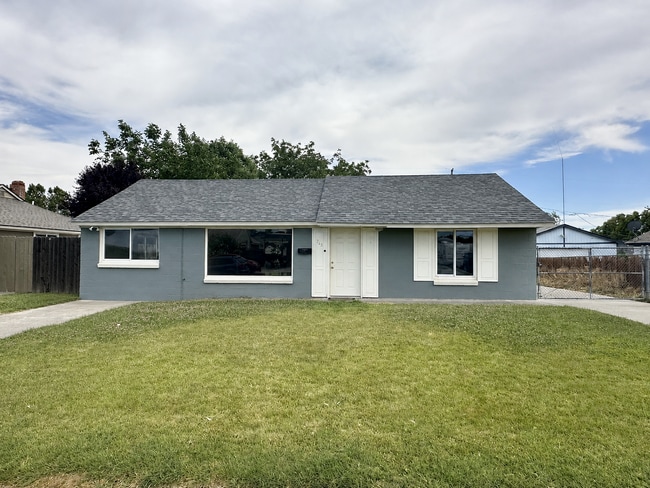 Building Photo - Well-Maintained 3-Bed, 1.5-Bath Home for Lease – 1,056 sq ft