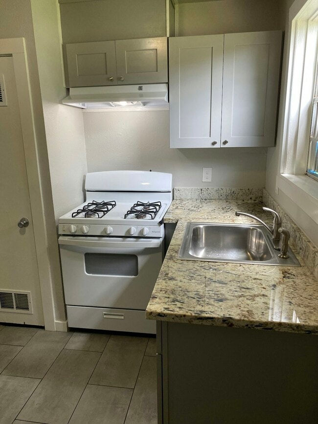 Photo - 2754 Foster St