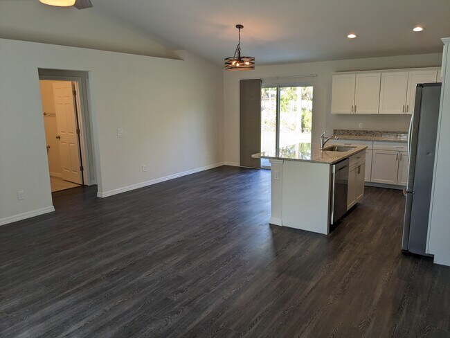 Photo - 5900 Cazler Ave