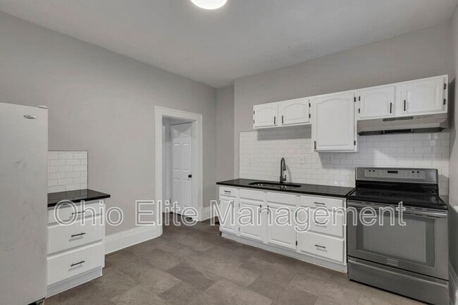 Building Photo - 293 E Woodrow Ave