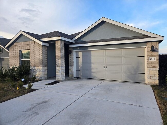 Building Photo - 2516 Four Waters Lp