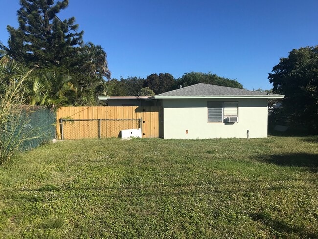 Photo - 334 SE 1st Ave