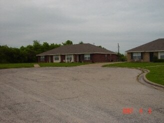 Photo - Robinson Duplexes Apartments