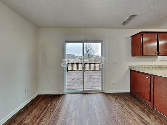 Photo - 1124 Emma May Point