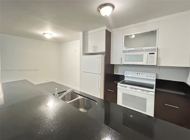 Building Photo - 1034 Lenox Ave. Unit 3 Rental